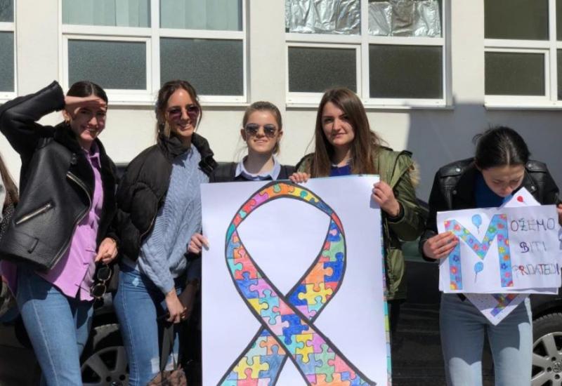 Tomislavgrad: Obilježen Svjetski dan svjesnosti o autizmu - Plavi baloni iznad Tomislavgrada s posebnom porukom: Ne izbjegavajte nas i pružite nam ruku
